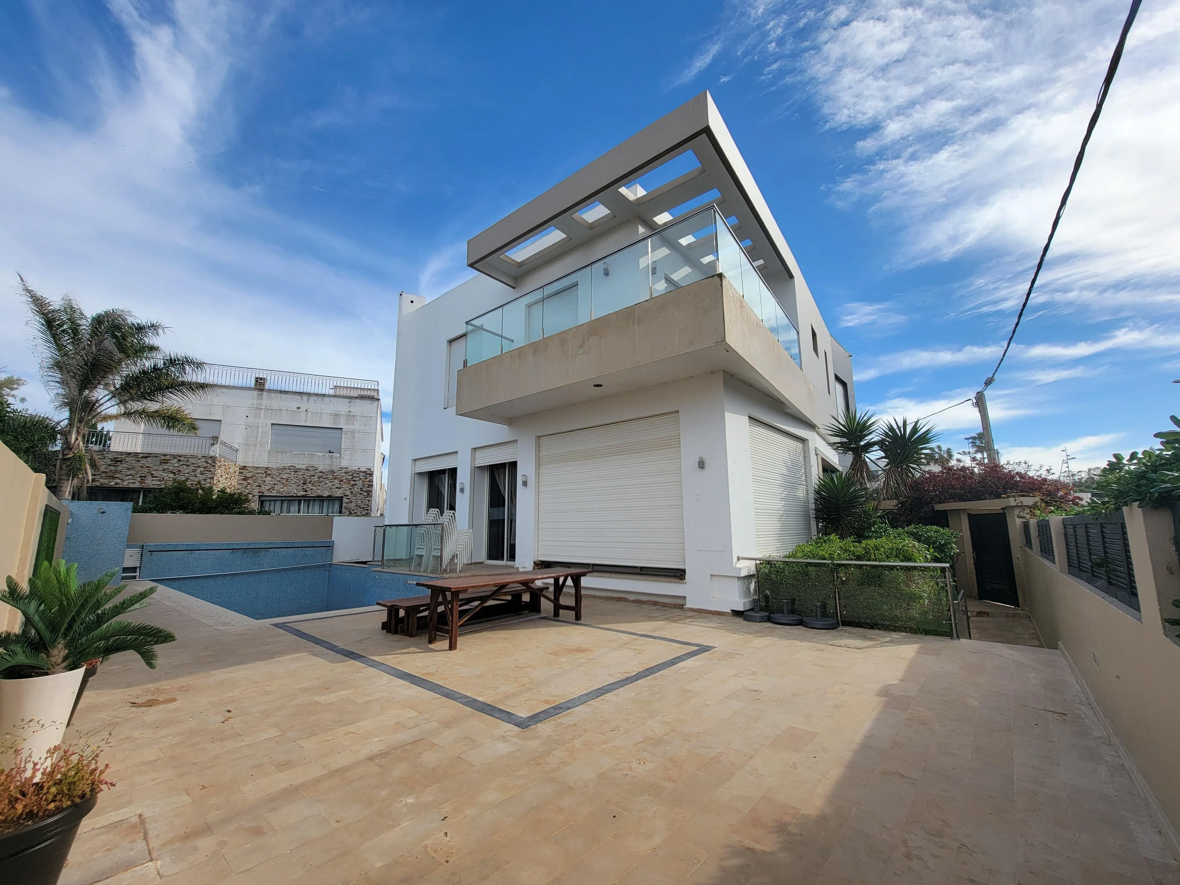 Villa meublée contemporaine aux finition haut standing avec piscine - الدار البيضاء