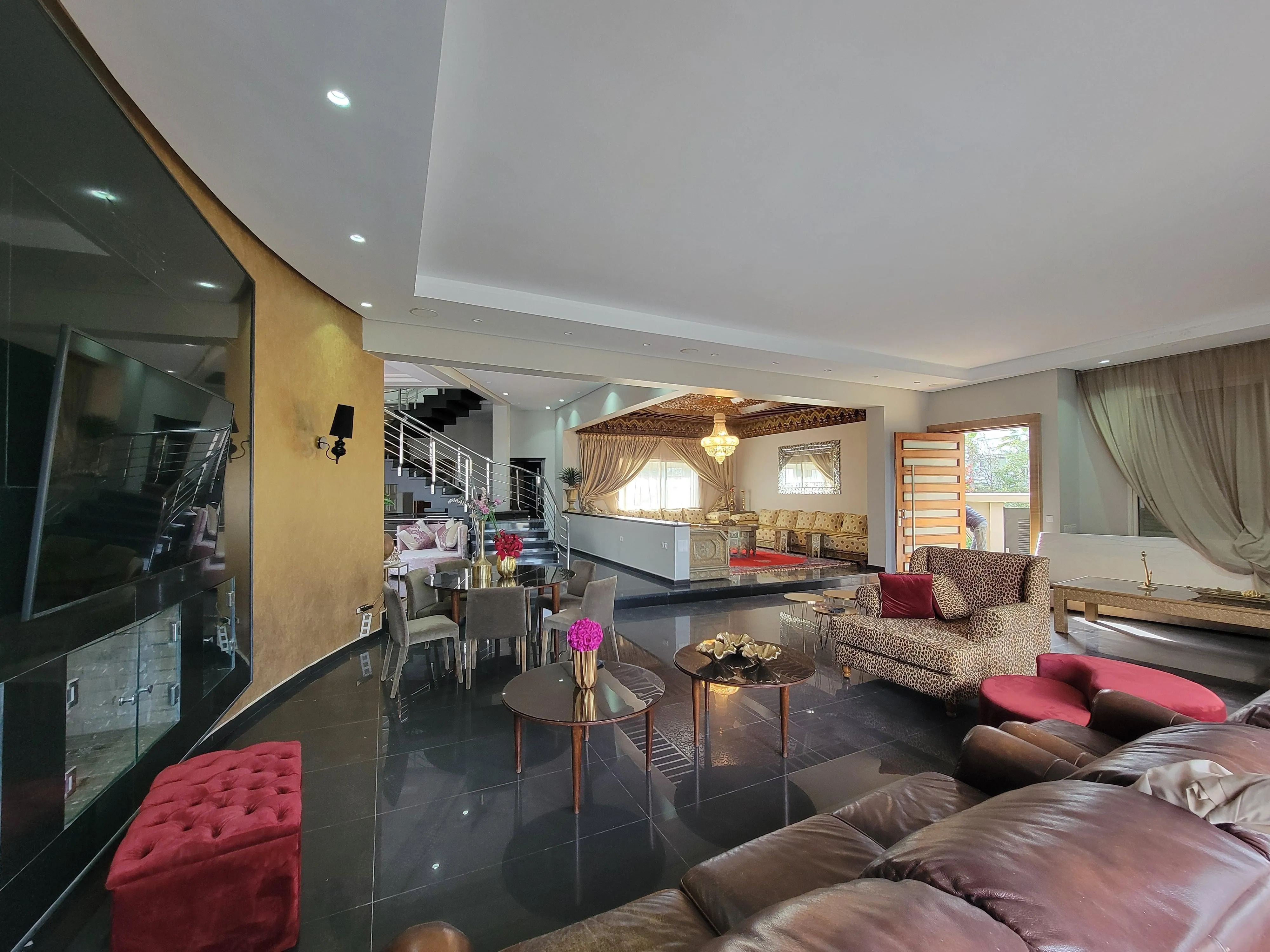 Villa meublée contemporaine aux finition haut standing avec piscine - الدار البيضاء (3)