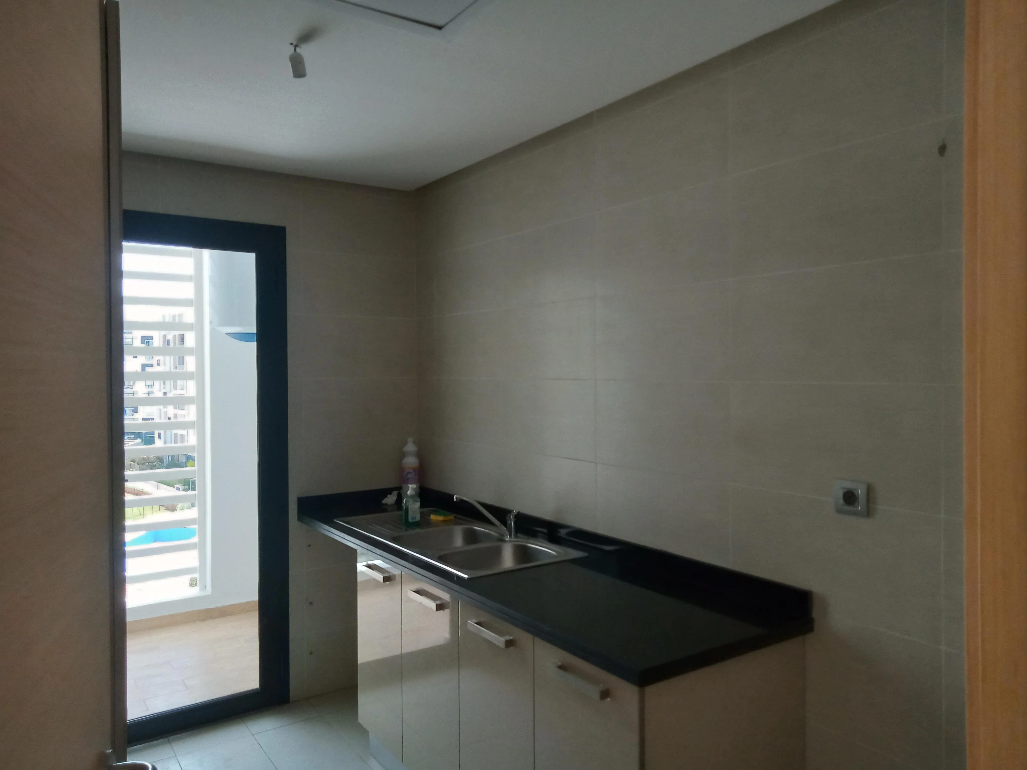 Bel appartement vide 3 chambres à louer prestigia - الرباط