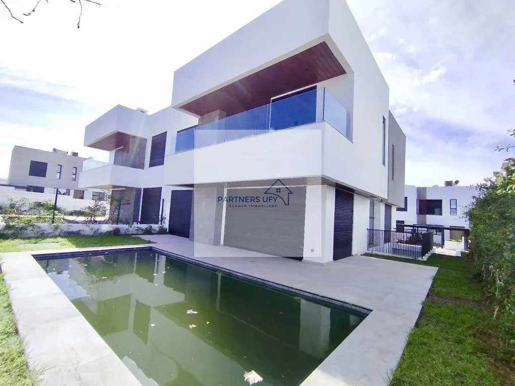 Superbe Villa avec Jardin et Piscine à Bouskoura Ville Verte - بوسكورة