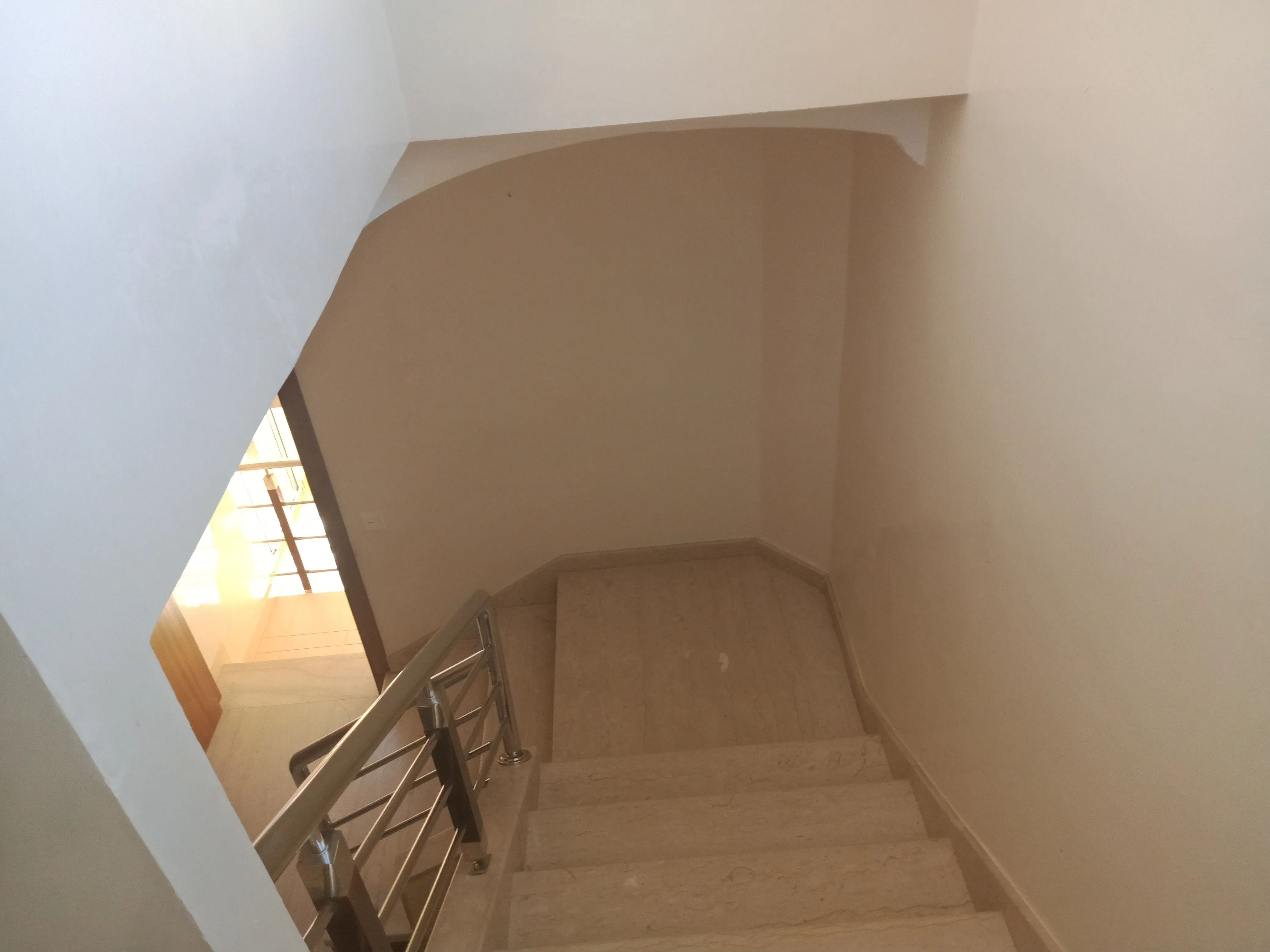 Villa à louer située à Hay riad Rabat - الرباط (2)