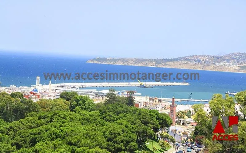 Grand appartement vide au centre ville - طنجة