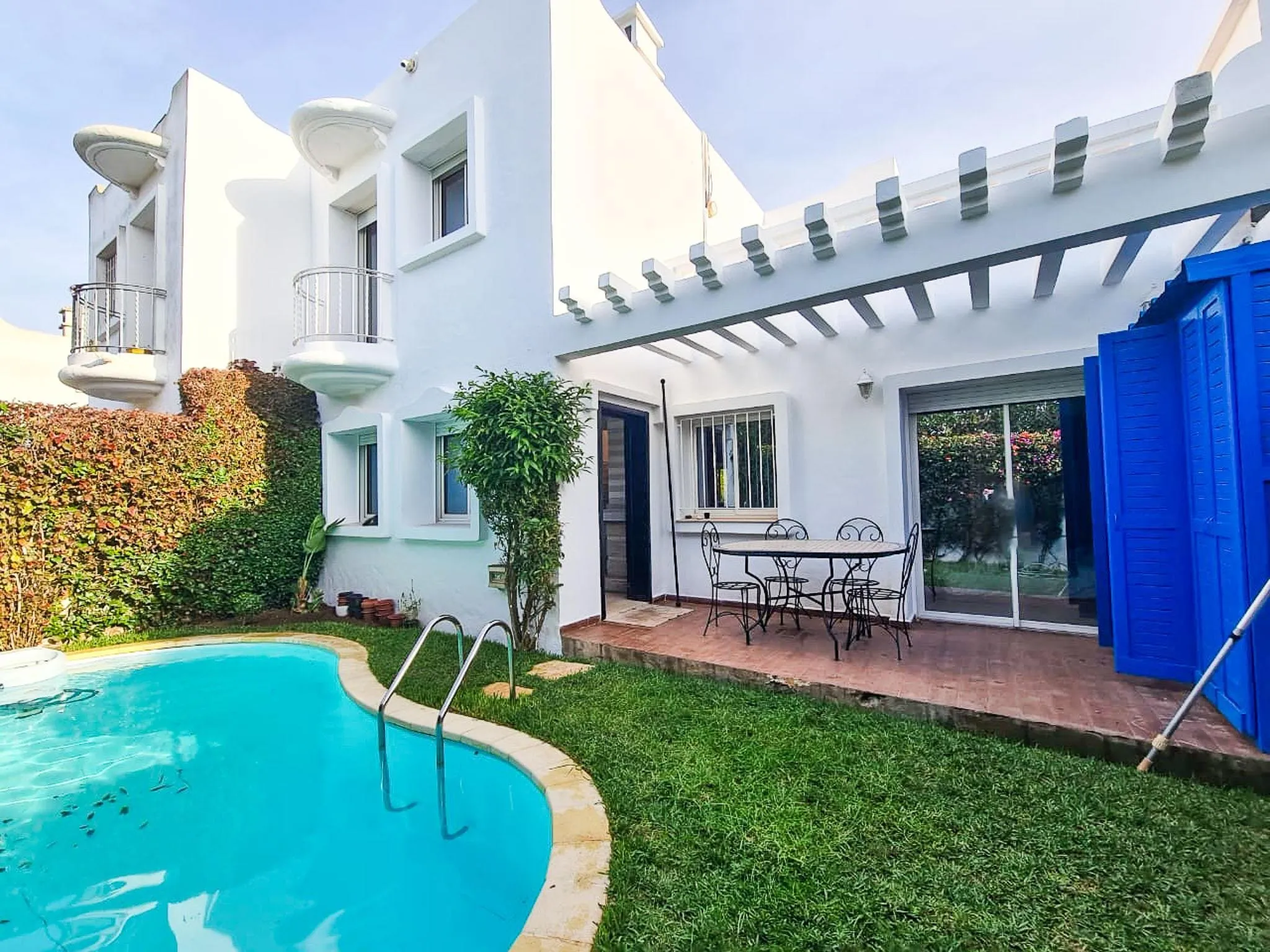 Belle villa avec piscine en résidence sécurisée. - الدار البيضاء