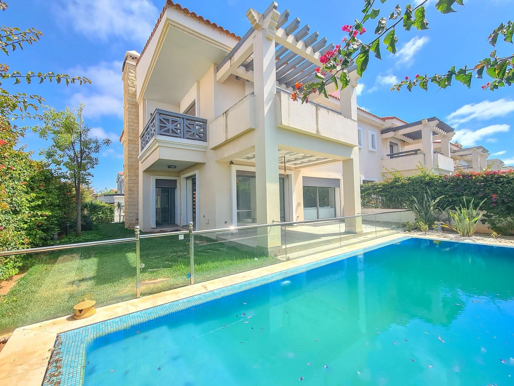 Villa moderne, en résidence sécurisée - الدار البيضاء