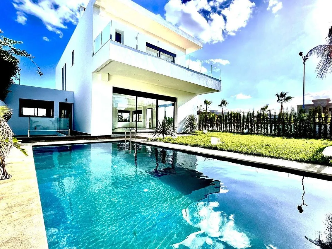Villa meublée avec piscine et jardin - الدار البيضاء