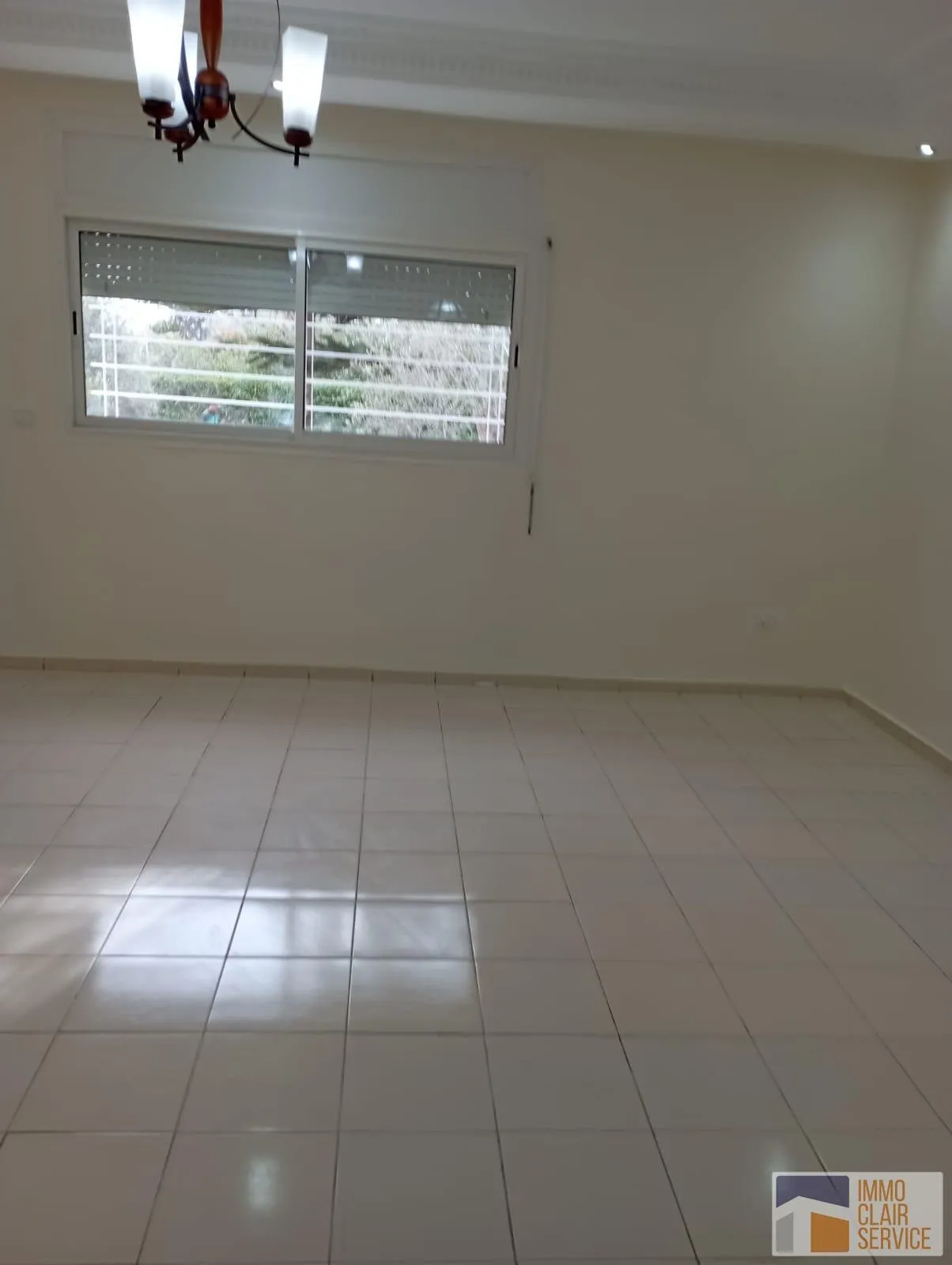 Contactez L'annonceur   [Réf. 15476] Location Appartement - Habitation  Bassatine Al-Menzeh - Rabat  Superficie : 110M2 Prix location :7 000 DH Appartement au Rez de chaussée en location 17km/Rabat. - الرباط (3)