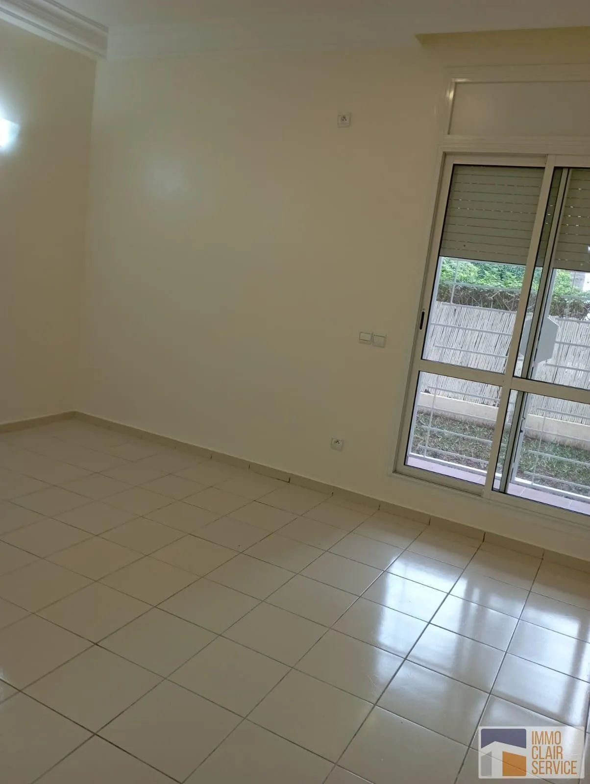 Contactez L'annonceur   [Réf. 15476] Location Appartement - Habitation  Bassatine Al-Menzeh - Rabat  Superficie : 110M2 Prix location :7 000 DH Appartement au Rez de chaussée en location 17km/Rabat. - الرباط (2)