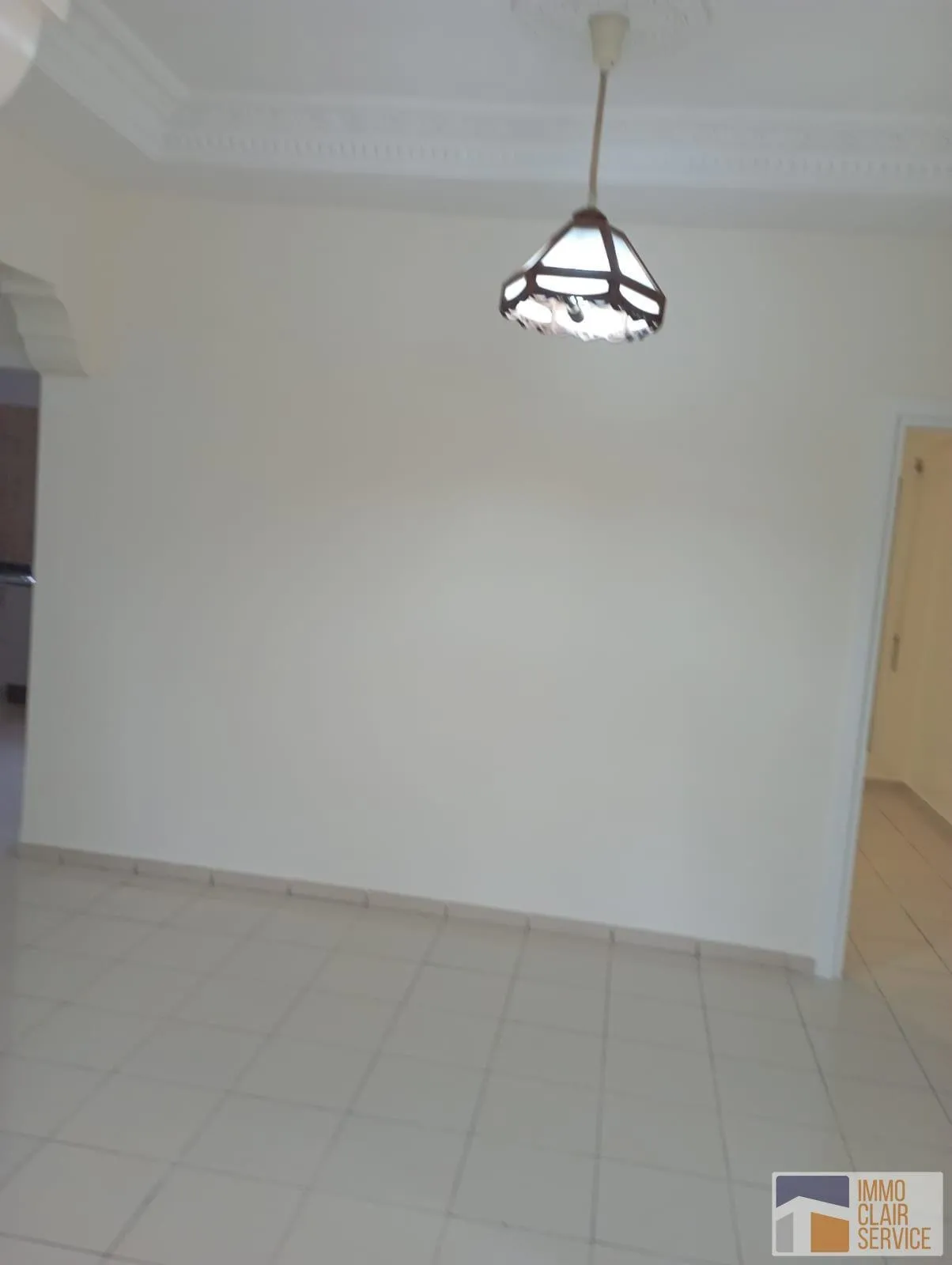Contactez L'annonceur   [Réf. 15476] Location Appartement - Habitation  Bassatine Al-Menzeh - Rabat  Superficie : 110M2 Prix location :7 000 DH Appartement au Rez de chaussée en location 17km/Rabat. - الرباط (4)