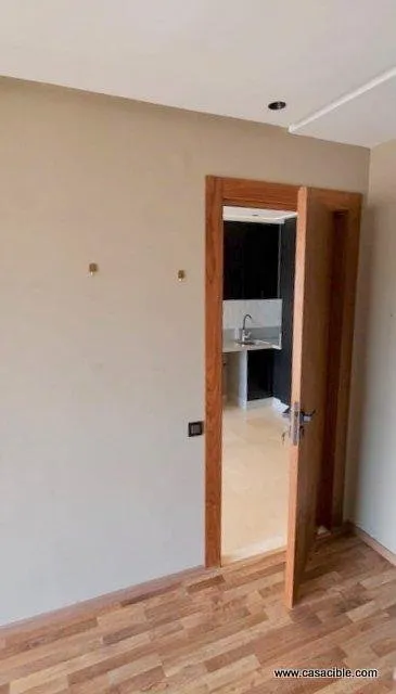 Palmier: studio vide avec balcon. - الدار البيضاء (4)