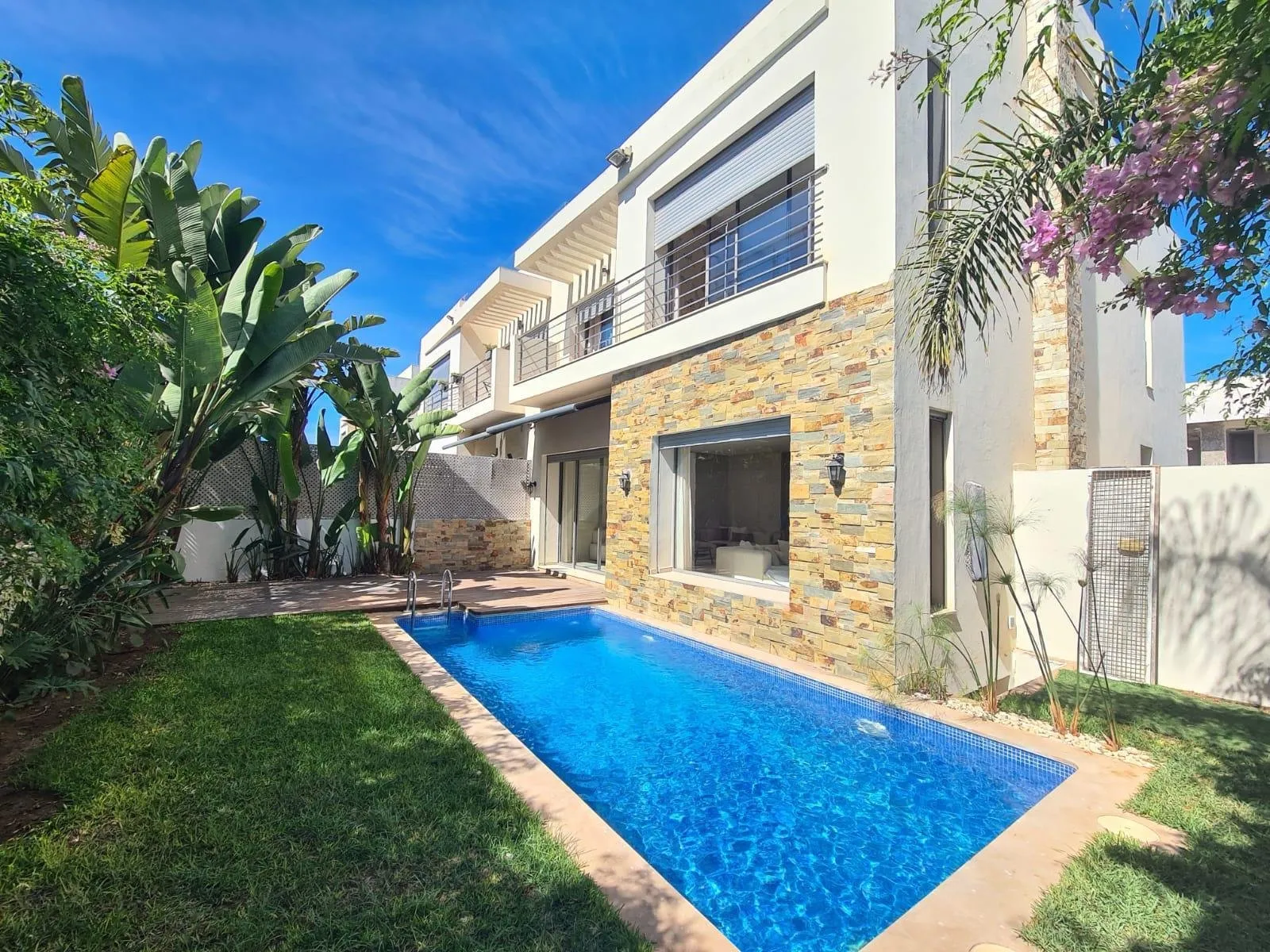 villa moderne meublé en résidence sécurisée - الدار البيضاء
