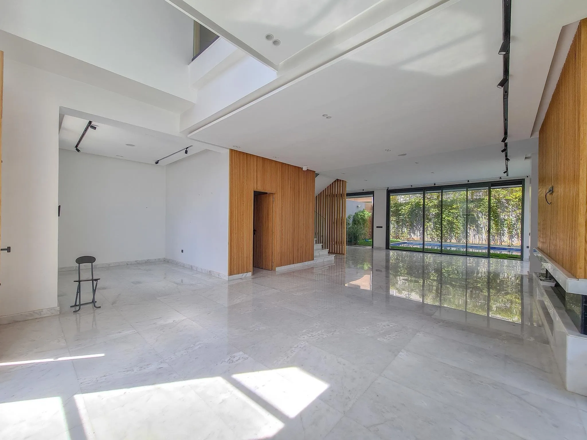 Superbe villa moderne 4 chambres jardin et piscine - الدار البيضاء (2)