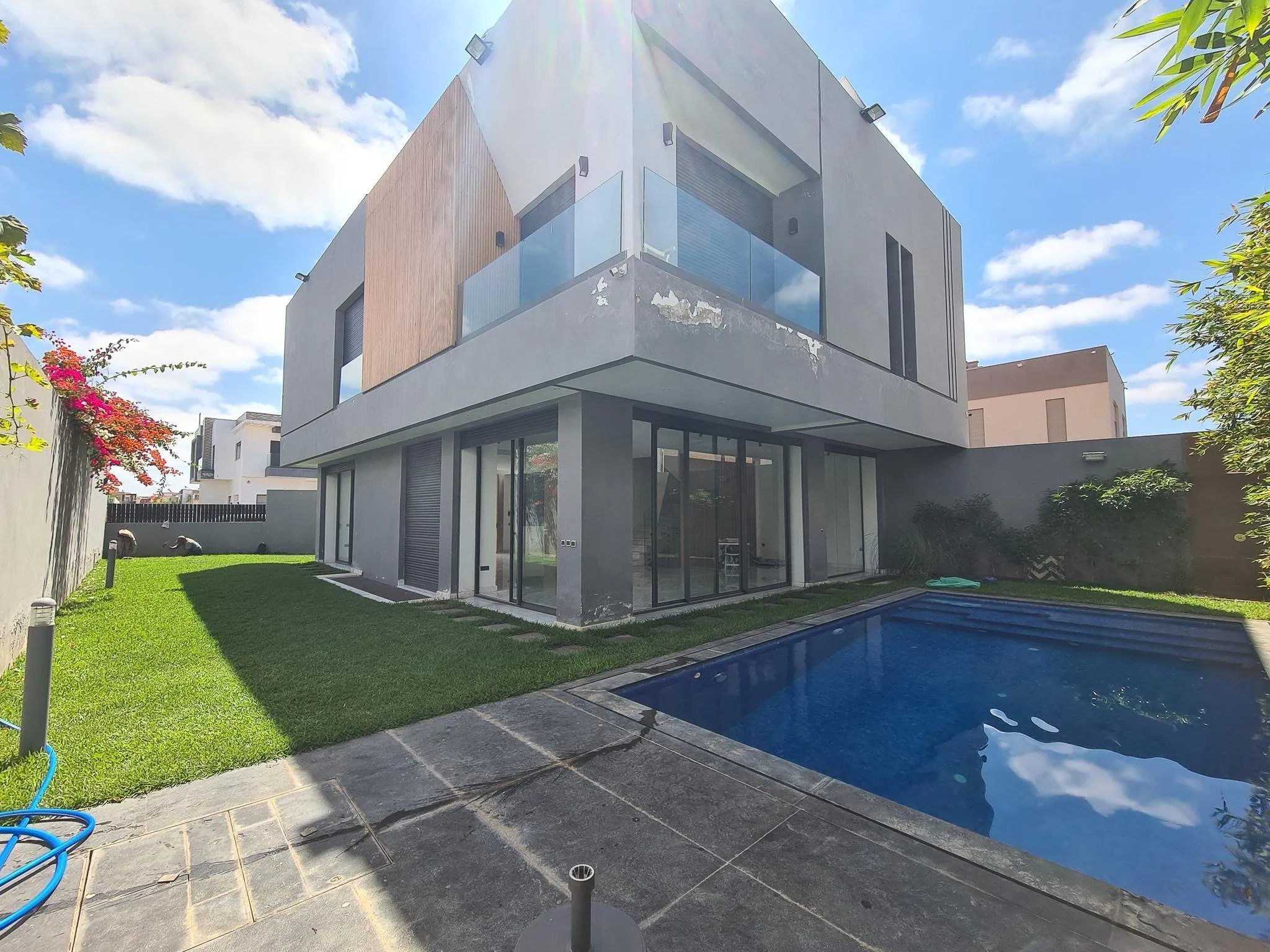 Superbe villa moderne 4 chambres jardin et piscine - الدار البيضاء