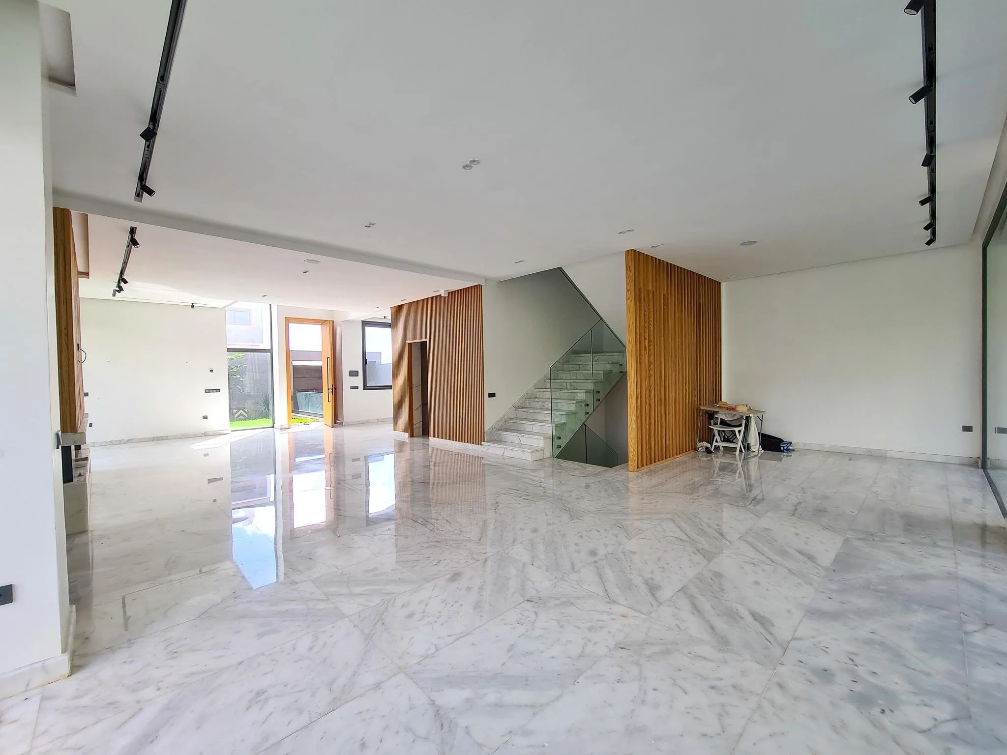 Superbe villa moderne 4 chambres jardin et piscine - الدار البيضاء (3)