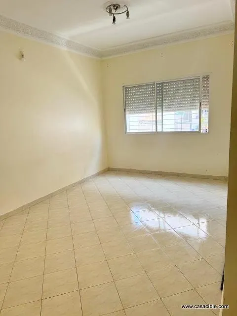 Bourgogne: appartement vide 2 chambres, balcon. - الدار البيضاء
