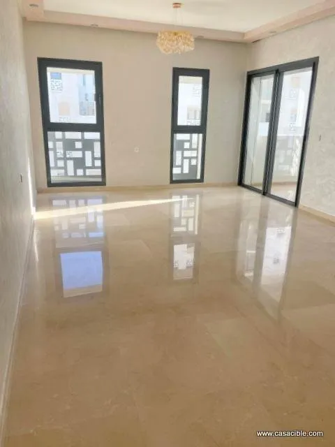 CFC: Appartement vide 2 chambres terrasse. - الدار البيضاء