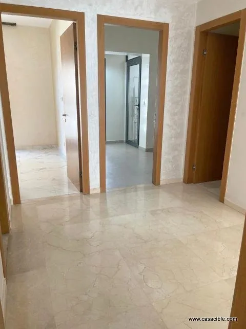 CFC: Appartement vide 2 chambres terrasse. - الدار البيضاء (2)