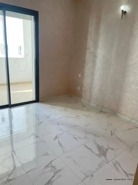 CFC: Appartement vide 2 chambres terrasse. - الدار البيضاء (3)
