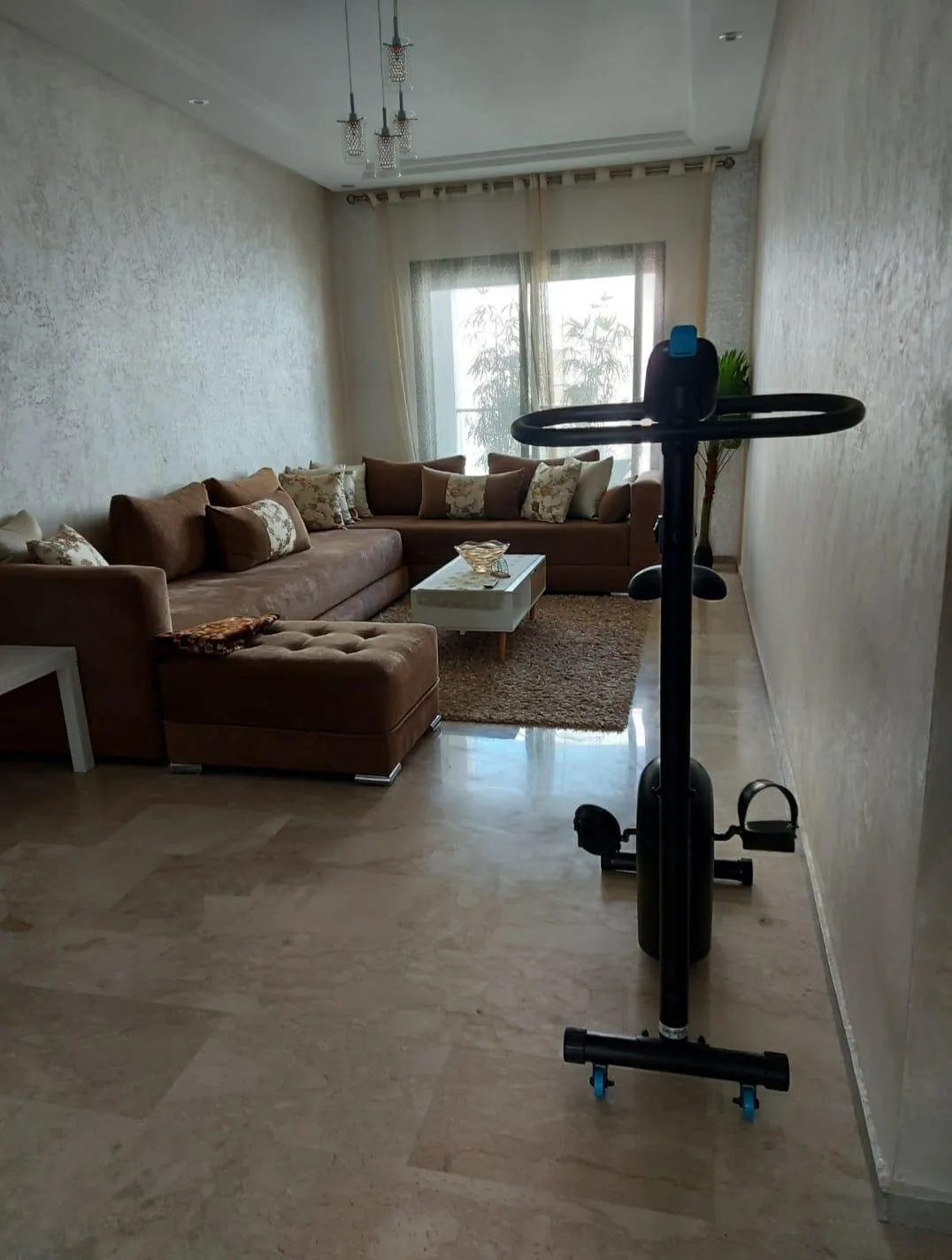 Bel appartement 2 chambres meublé à Bouskoura - بوسكورة (2)
