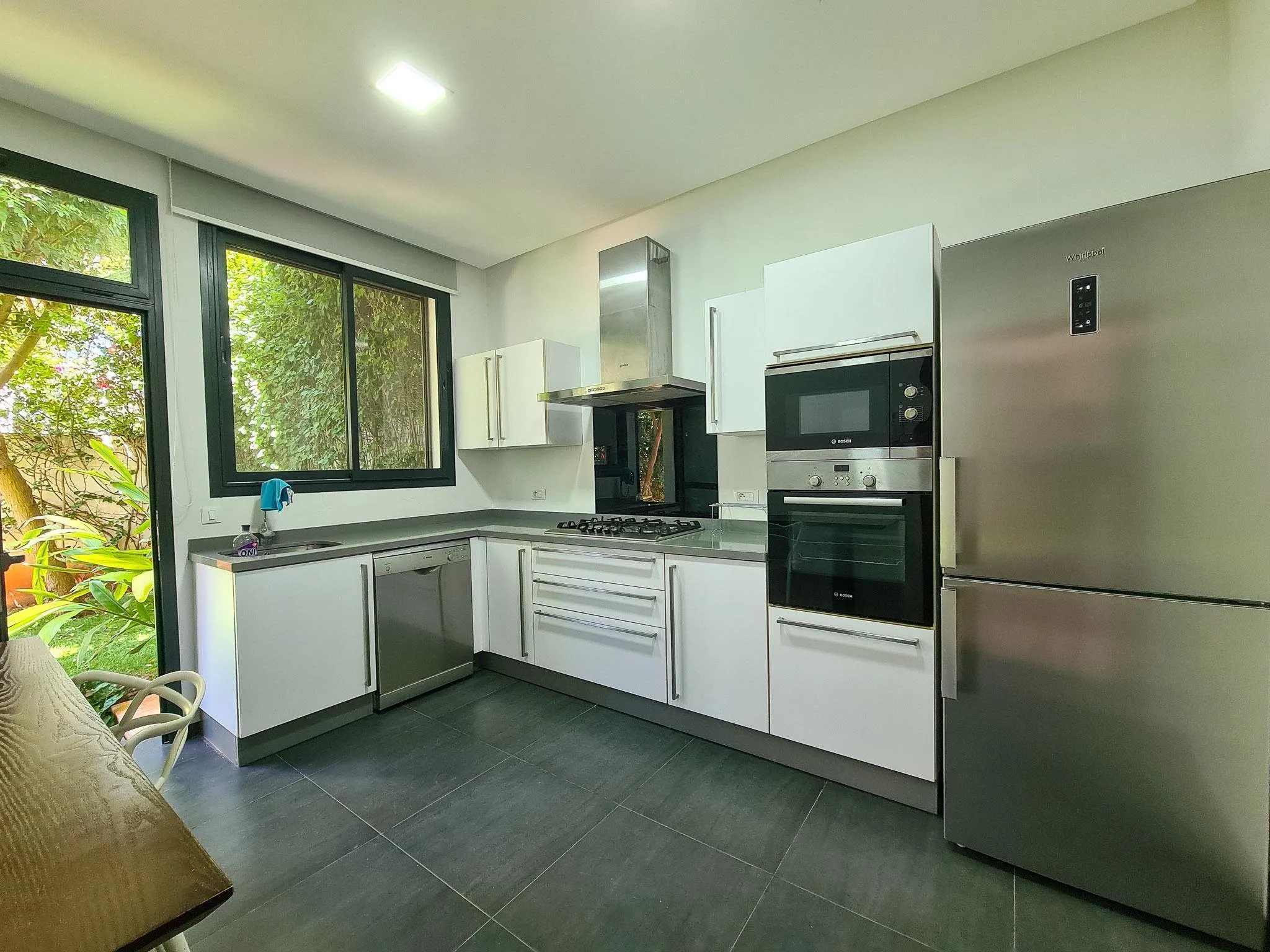 Villa de Luxe Entièrement Meublée à Dar Bouazza - الدار البيضاء (4)