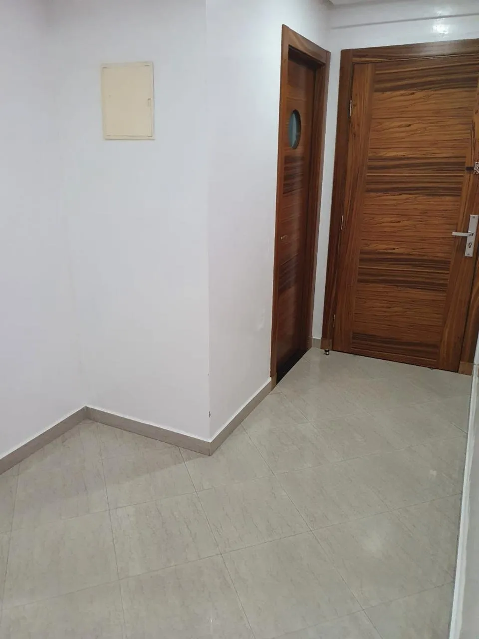 à roches noires bel appartement vide à louer - الدار البيضاء
