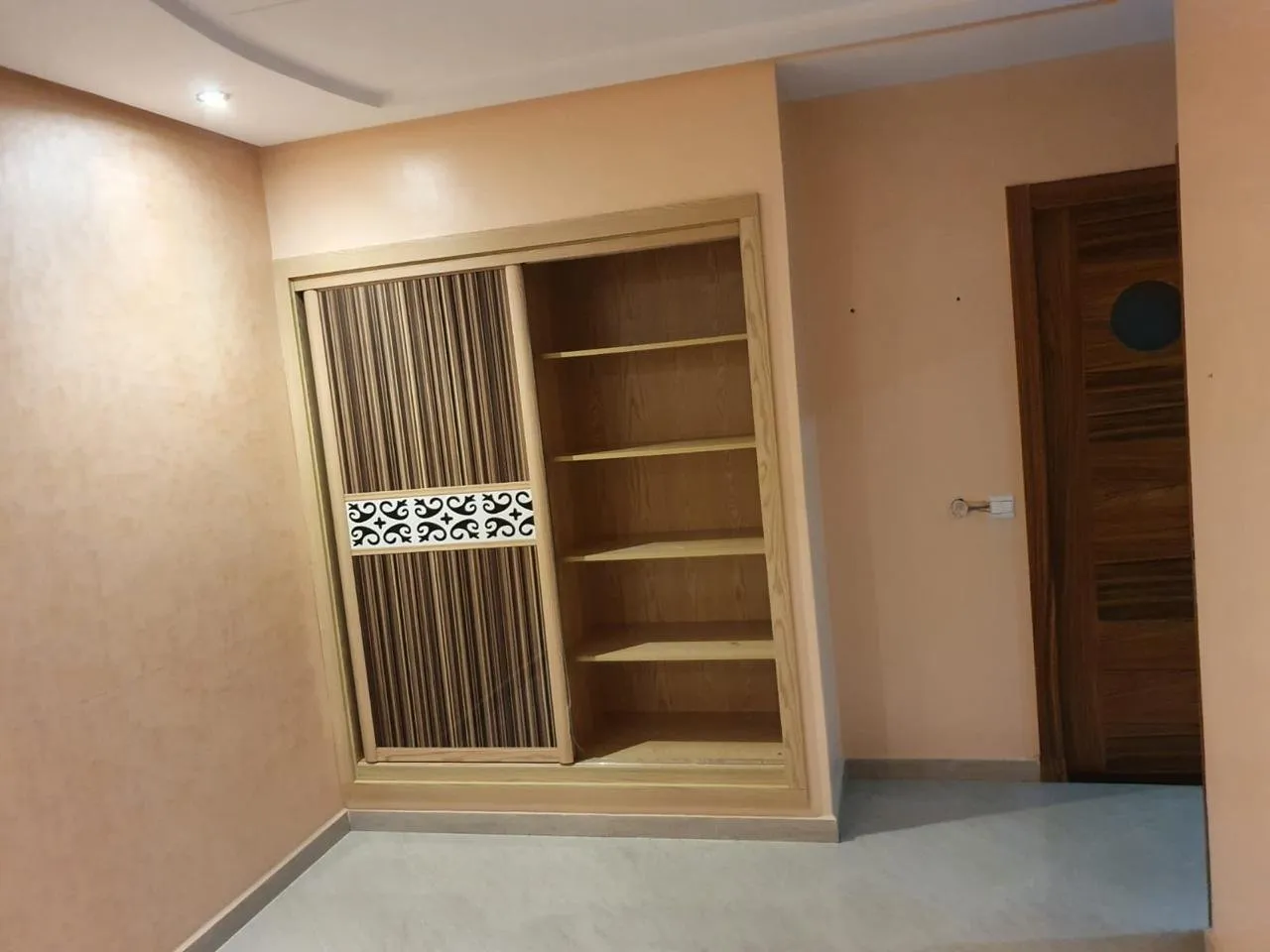 à roches noires bel appartement vide à louer - الدار البيضاء (3)