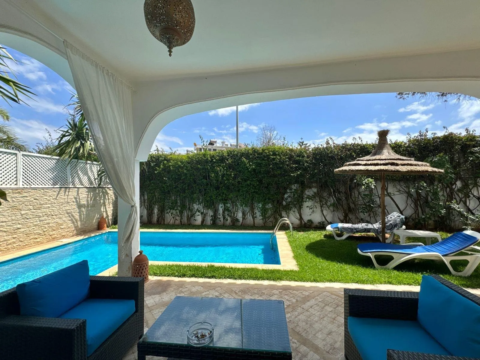 Villa de Prestige dans Résidence Sécurisée à Ain Diab, Casablanca - الدار البيضاء (2)