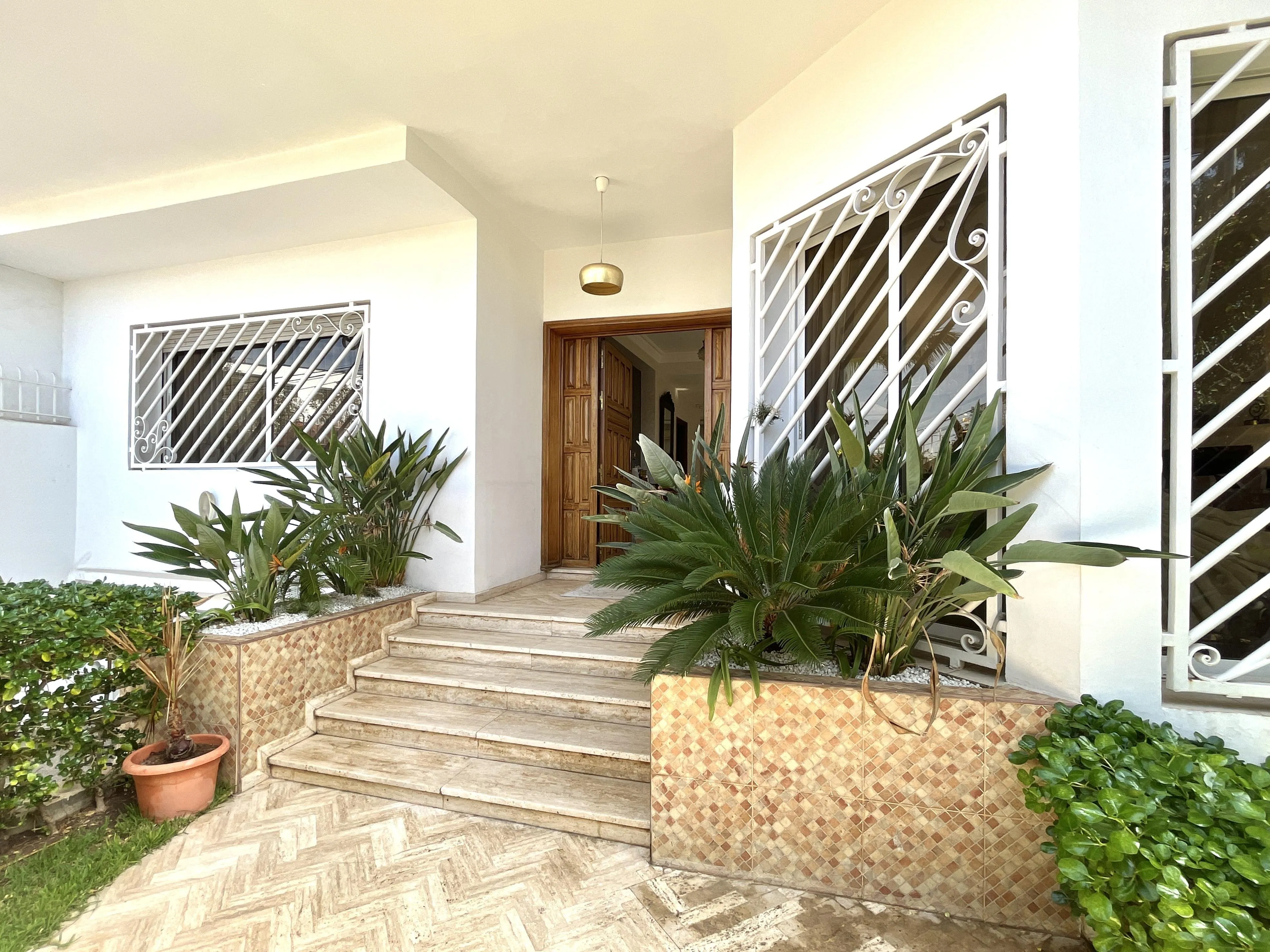 Villa Familiale Spacieuse et Lumineuse à Louer proche de CFC - الدار البيضاء