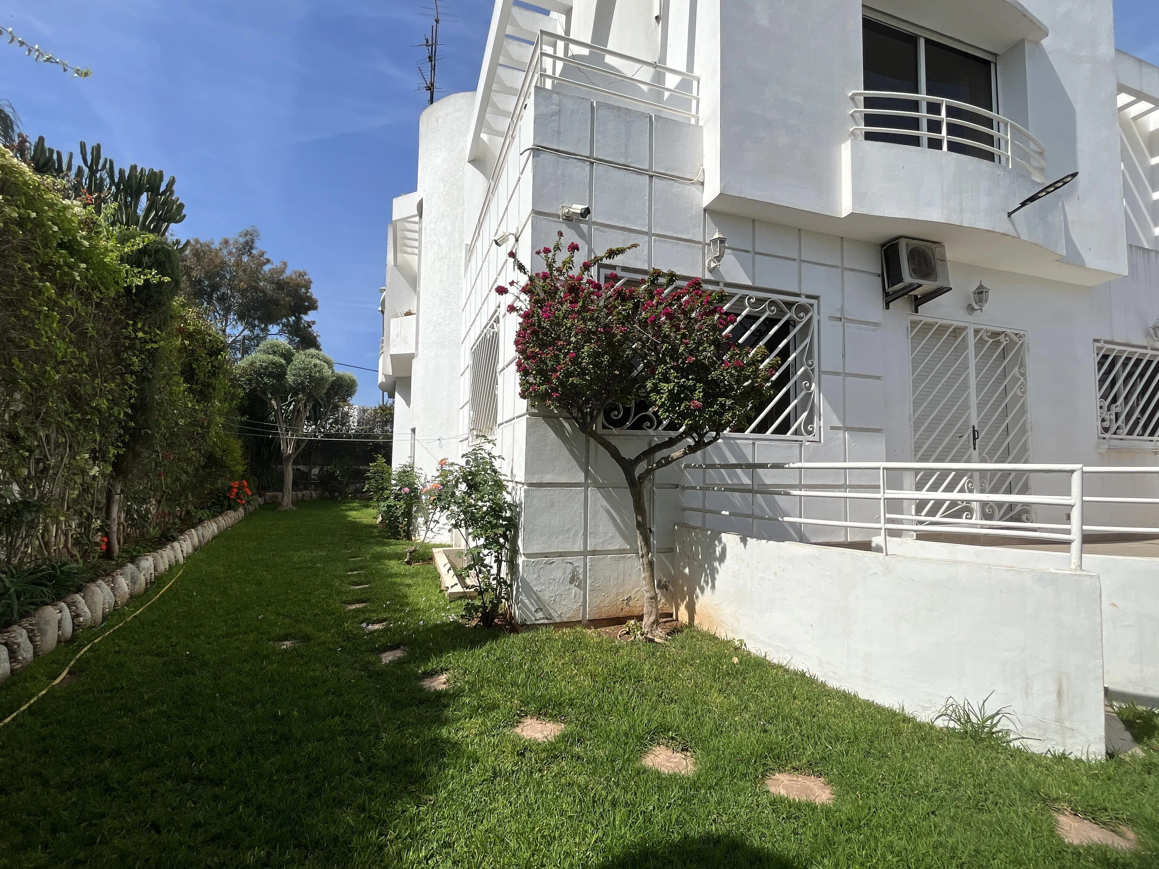 Villa Familiale Spacieuse et Lumineuse à Louer proche de CFC - الدار البيضاء (3)