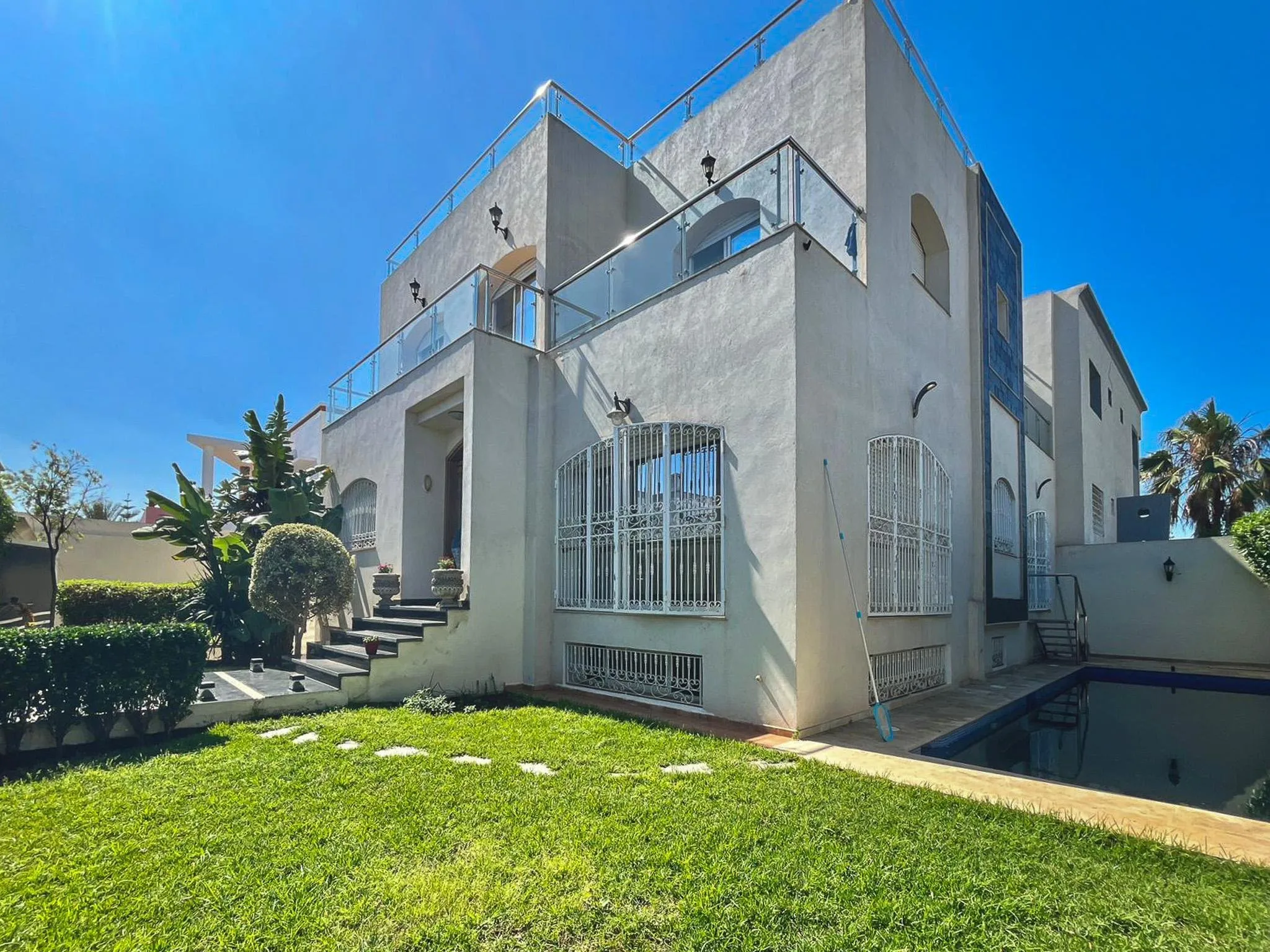 Villa 5 chambres piscine en location - الدار البيضاء