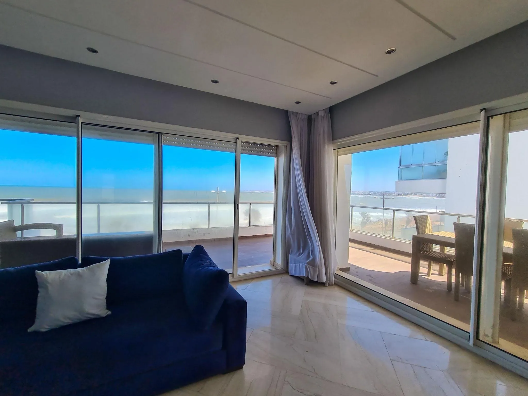 Sublime appartement meublé, vue mer, en résidence sécurisée. - الدار البيضاء