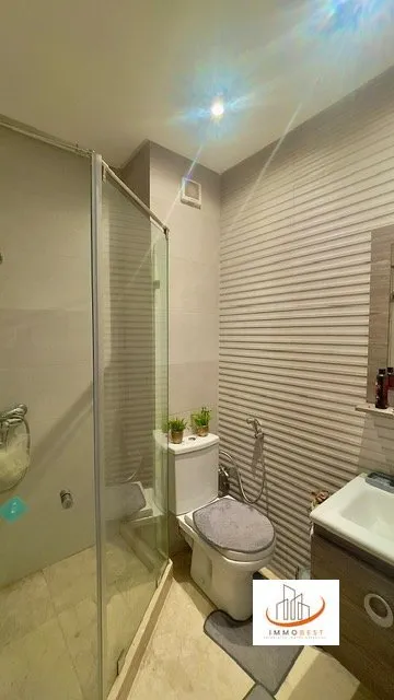 Californie, Appart meublé en location situé au rez de jardin 2 CH - الدار البيضاء (3)