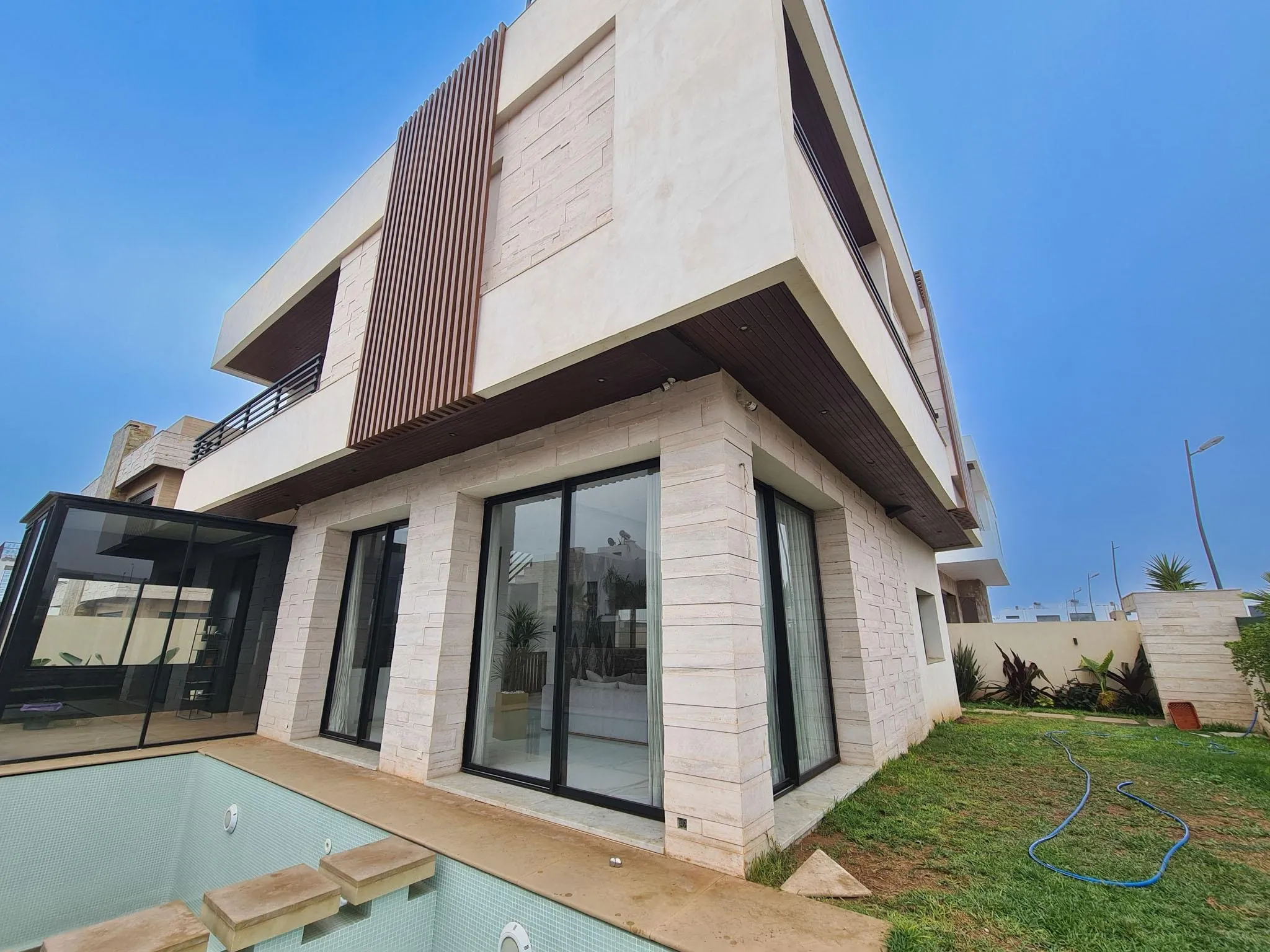 Luxurieuse villa indépendante avec piscine - الدار البيضاء