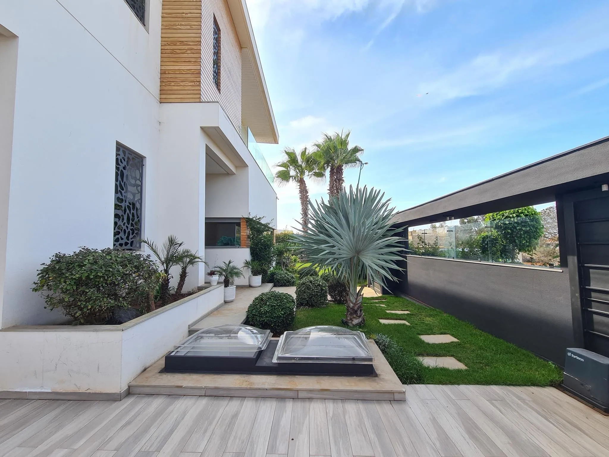 Villa d’architecte meublée 5 chambres piscine - الدار البيضاء (2)