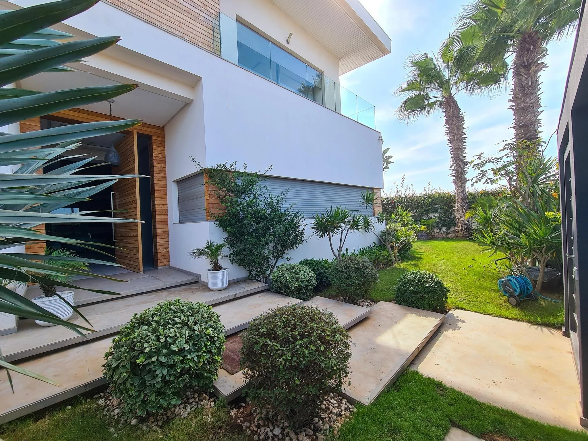 Villa d’architecte meublée 5 chambres piscine - الدار البيضاء