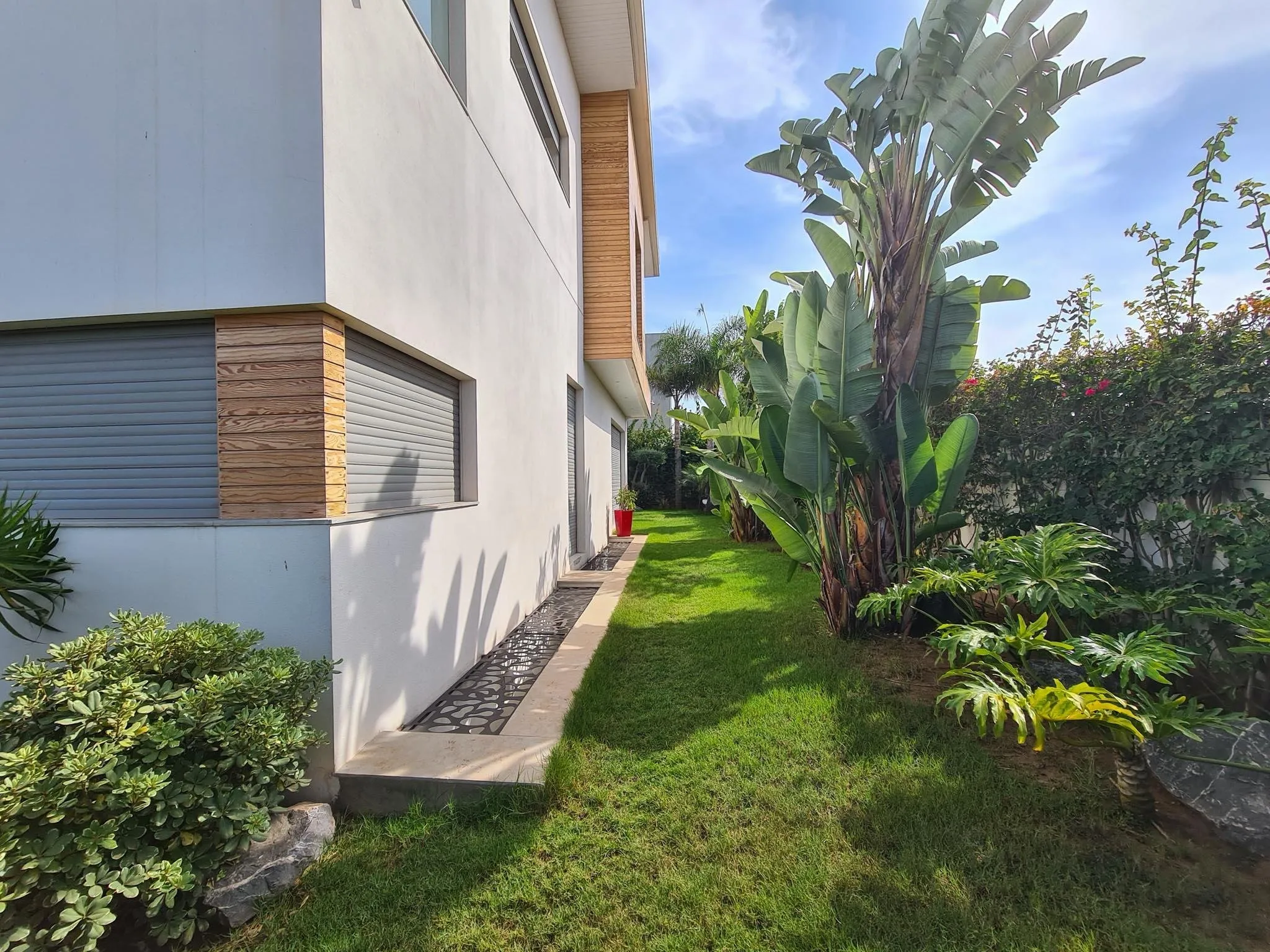 Villa d’architecte meublée 5 chambres piscine - الدار البيضاء (3)