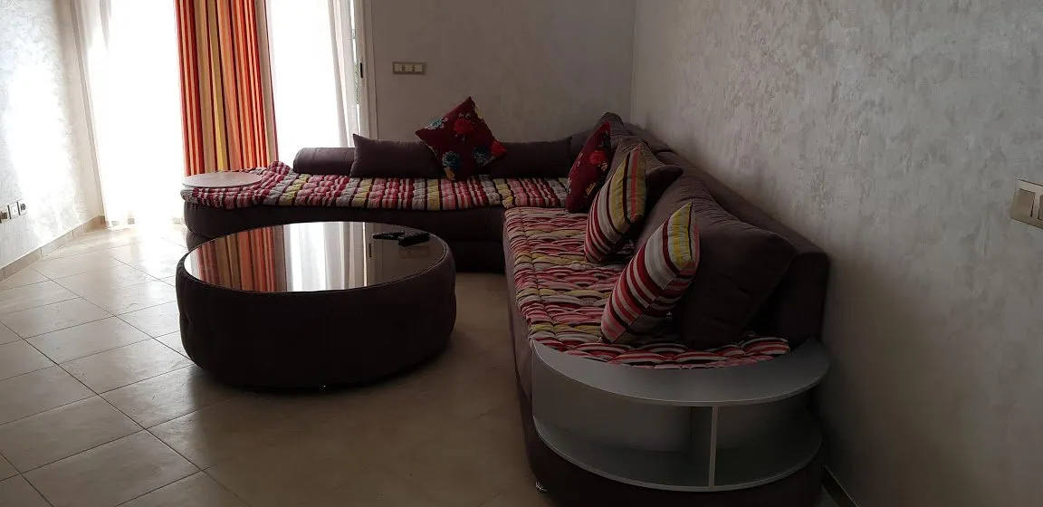 Appartement meublé à louer longue durée situé au rez-de-chaussée à Immi Ouadar Agadir - أكادير