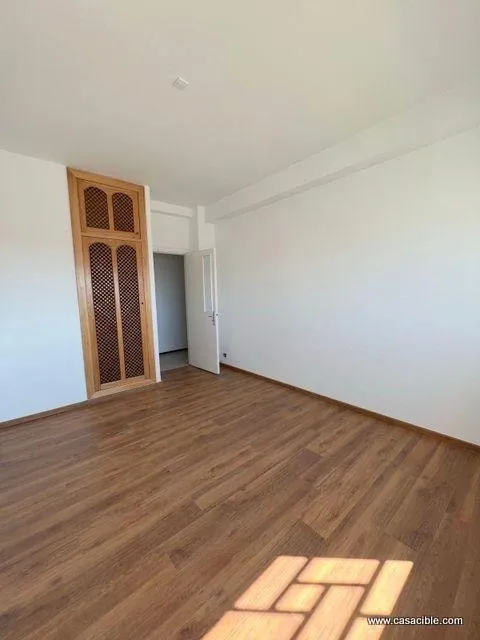 2 Mars: Appartement vide 3 chambres,2 salles de bain. - الدار البيضاء (4)