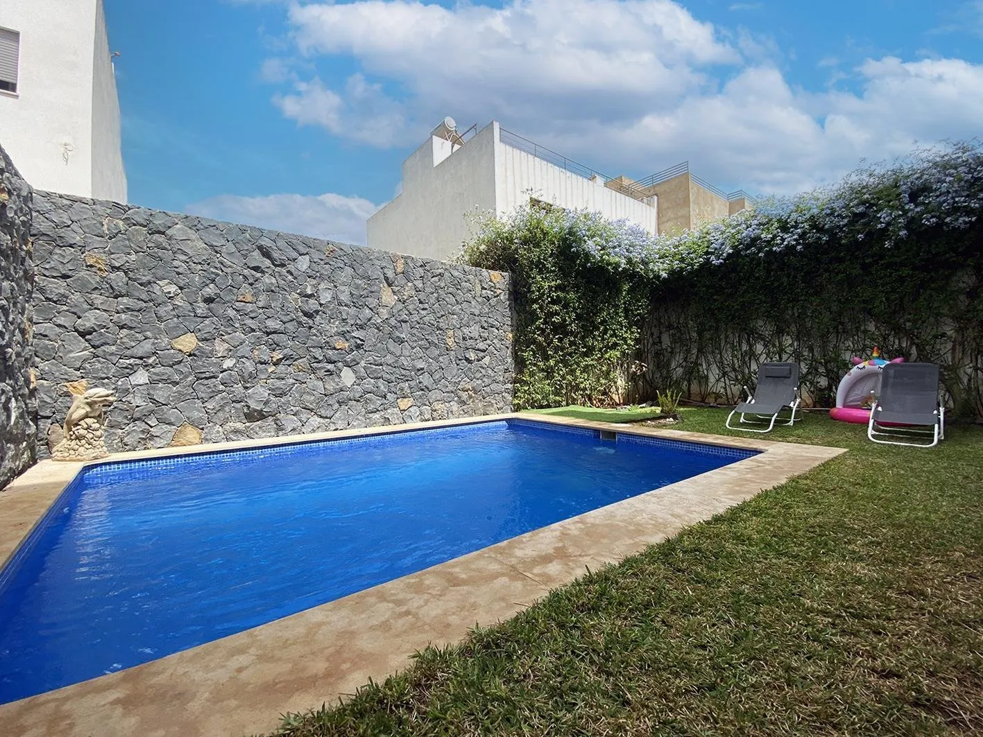 Villa, jardin, piscine en résidence sécurisée - الدار البيضاء