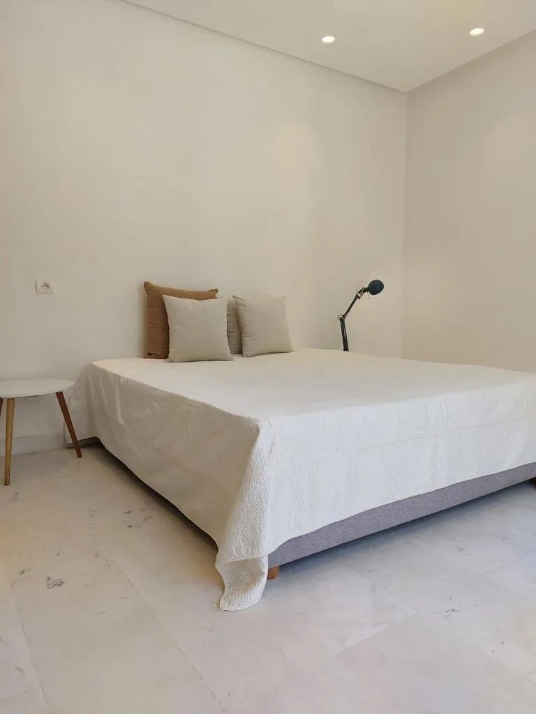 Magnifique studio Meublé a louer RACINE - الدار البيضاء