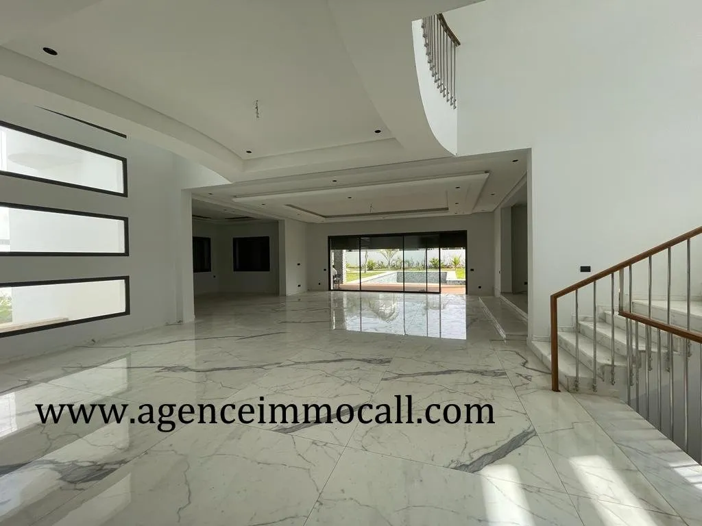 Villa à louer à SOUISSI - الرباط (2)