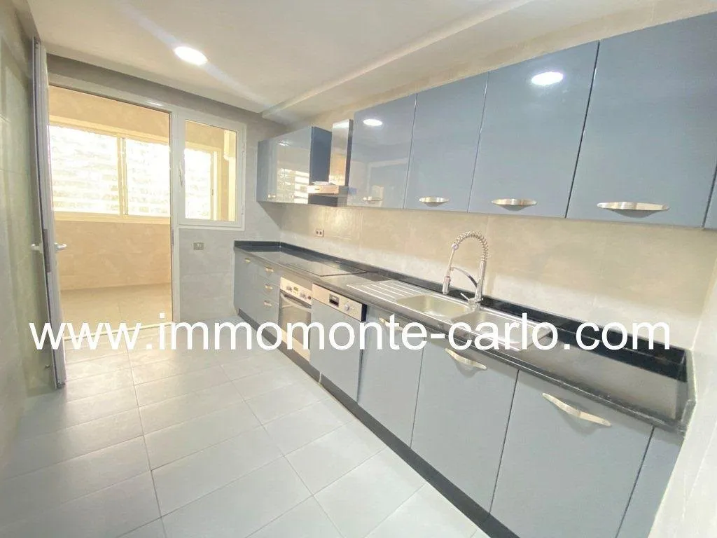 Location Appartement avec terrasse à Rabat Souissi, - الرباط (3)