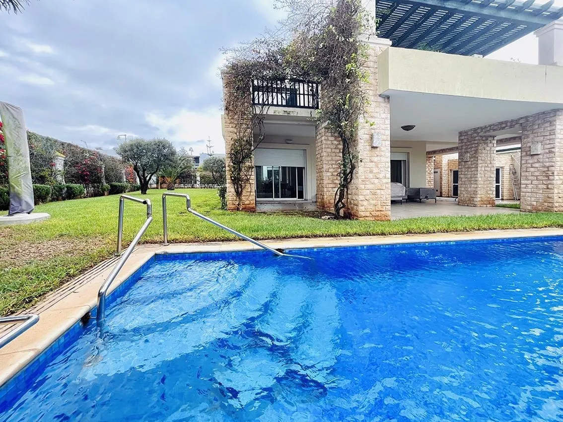 Villa avec piscine, proche des plages. - الدار البيضاء