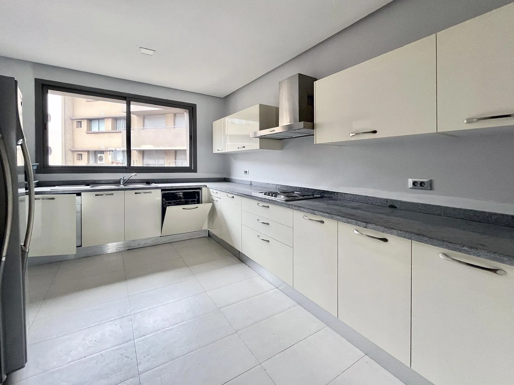 Location d'exception à Casablanca – Appartement haut de gamme offrant une intimité inégalée. - الدار البيضاء (4)