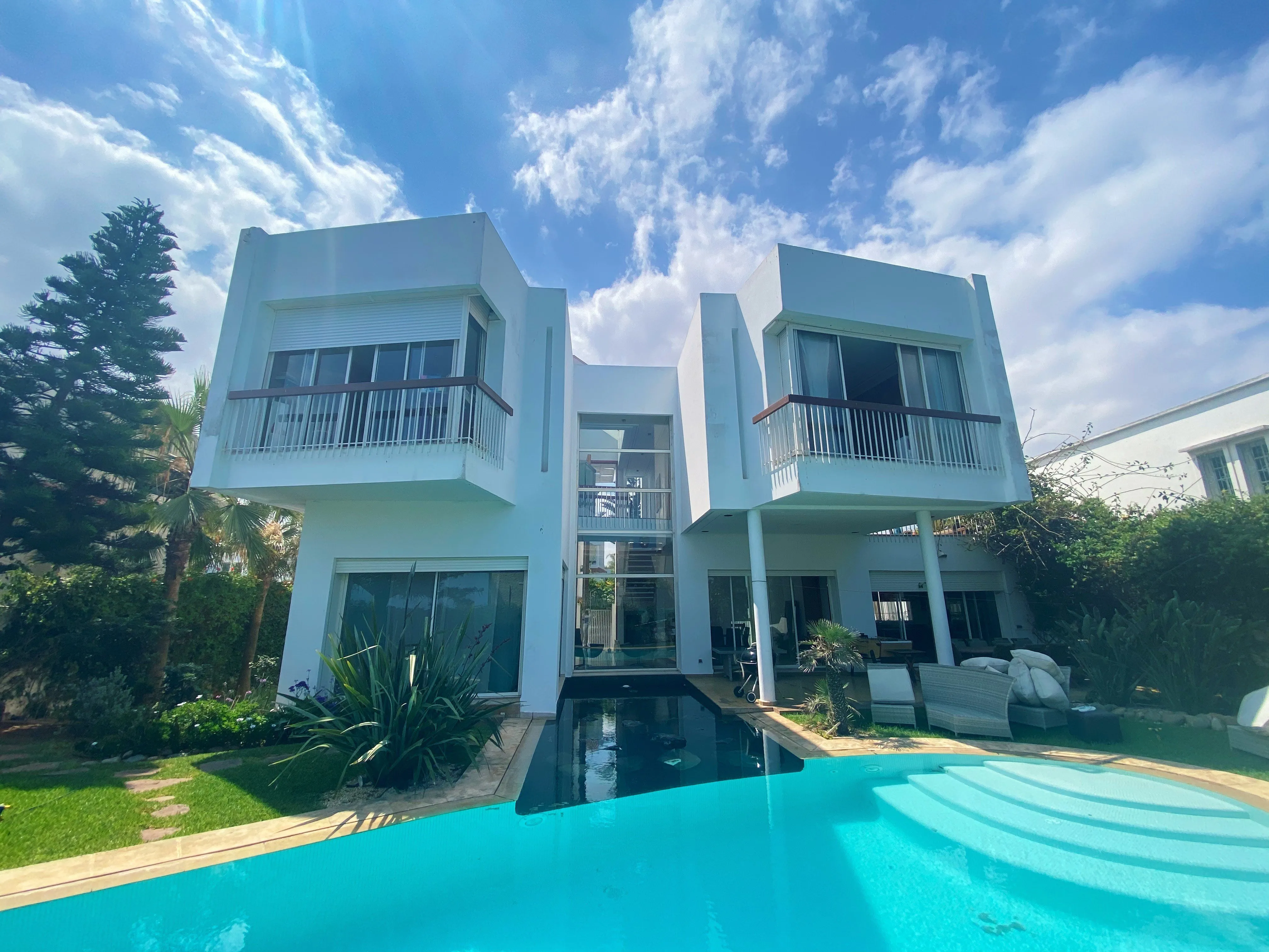 Villa Unique avec une Grande Piscine - الدار البيضاء