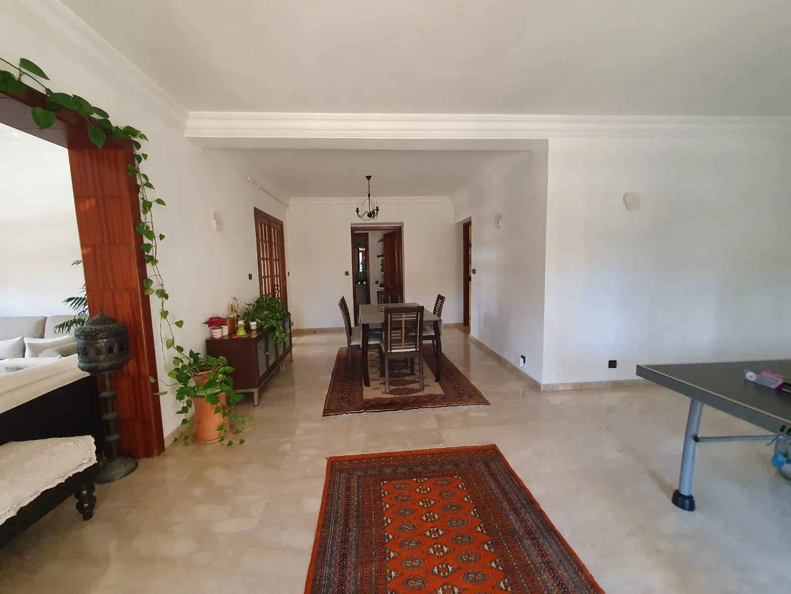 Trés Joli Villa plain pied avec un beau jardin et piscine - الرباط (2)