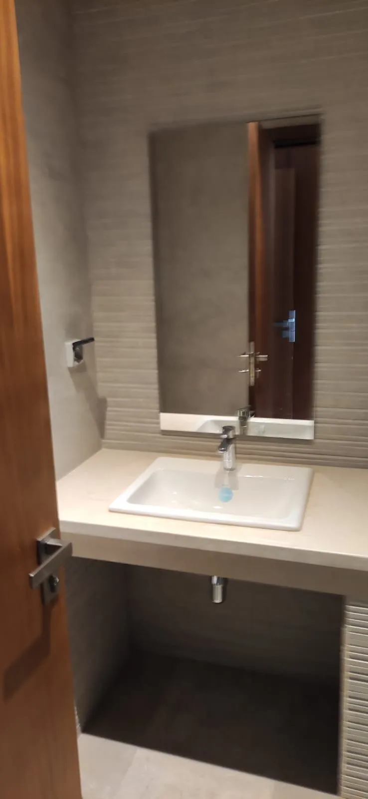 Bel appartement neuf avec balcon à Hay Riad - الرباط (4)