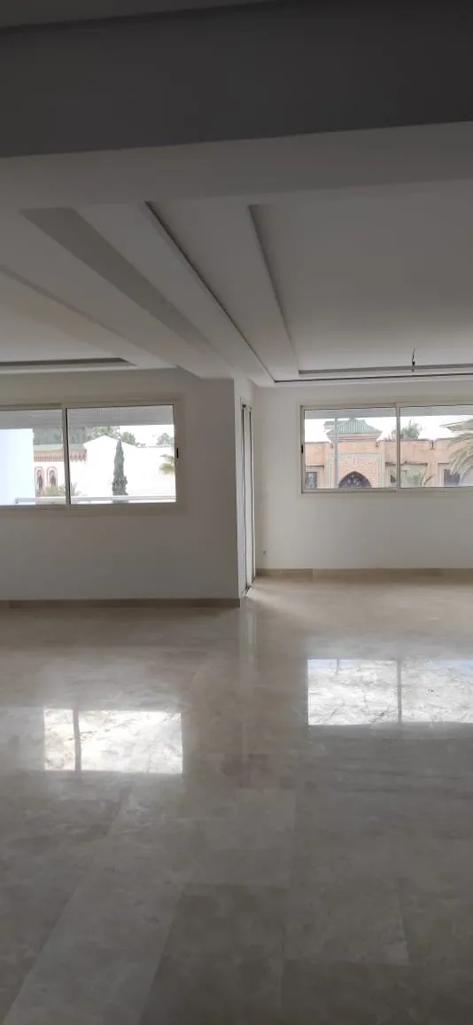 Bel appartement neuf avec balcon à Hay Riad - الرباط