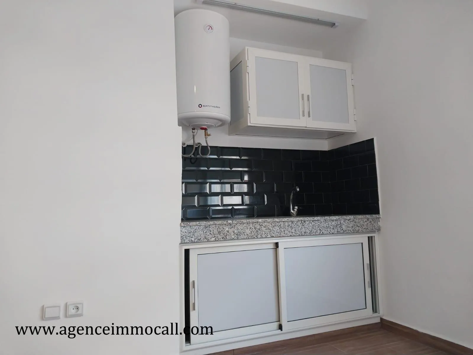 Studio entièrement rénové en location à Agdal - فاس (2)