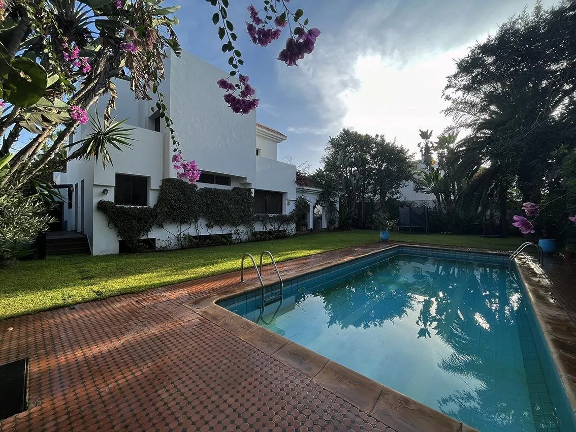 Villa luxueuse 6 chambres, jardin et piscine. - الدار البيضاء