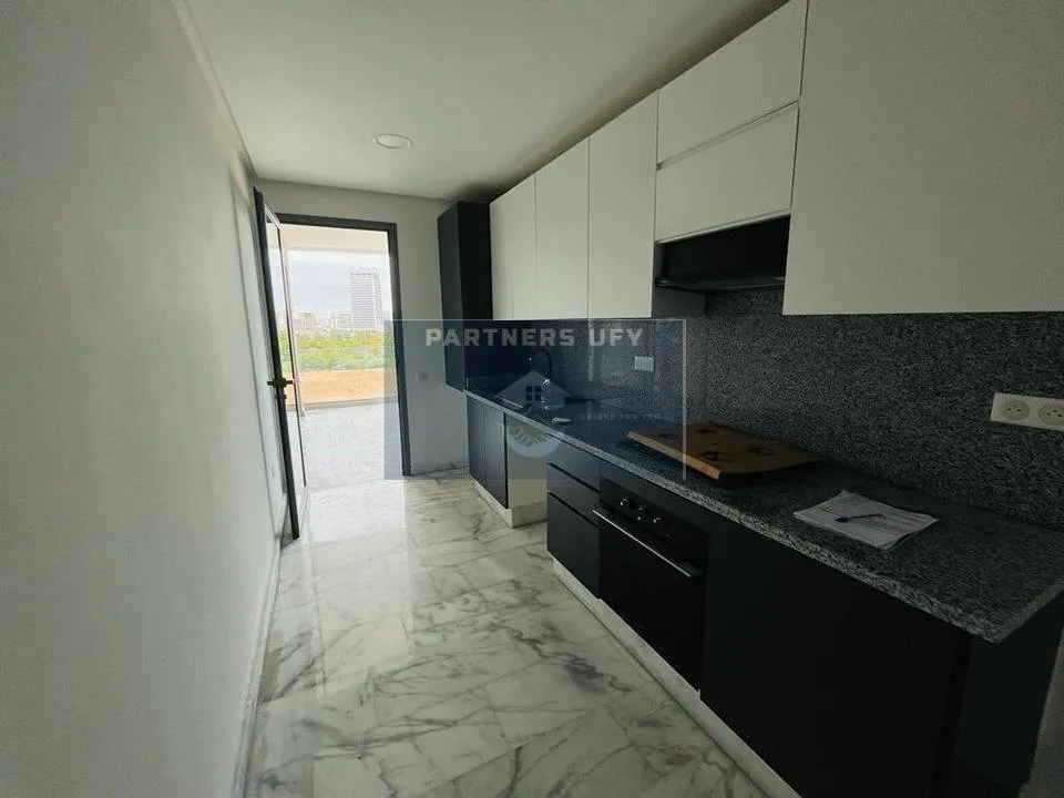 LOCATION D'UN MAGNIFIQUE  ET LUXUEUX  APPARTEMENT AVEC TERRASSE - الدار البيضاء (3)